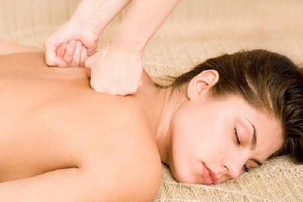 Cách massage giảm đau hai bên hông bụng